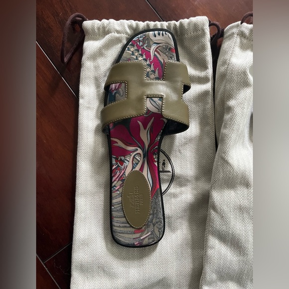 Hermes Oran Sandals - Picture 4 of 13